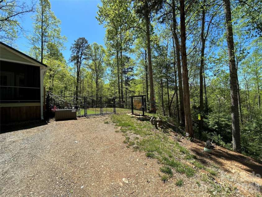 73 Bear Oat Trail, Franklin, NC 28734.  MLS# CAR4350365, YatesRealty ID 14077. 