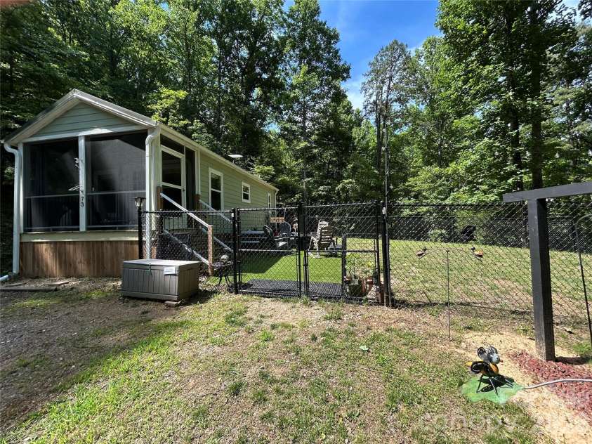 73 Bear Oat Trail, Franklin, NC 28734.  MLS# CAR4350365, YatesRealty ID 14077. 