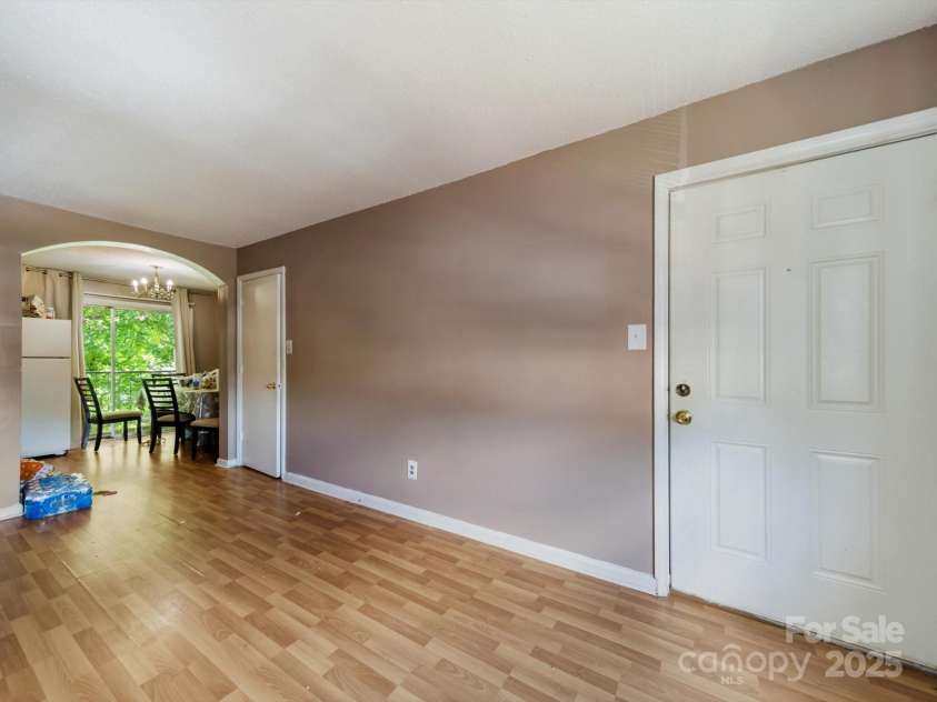 7977 Shady Oak Trail, Charlotte, NC 28210.  MLS# CAR4258897, YatesRealty ID 14077. 