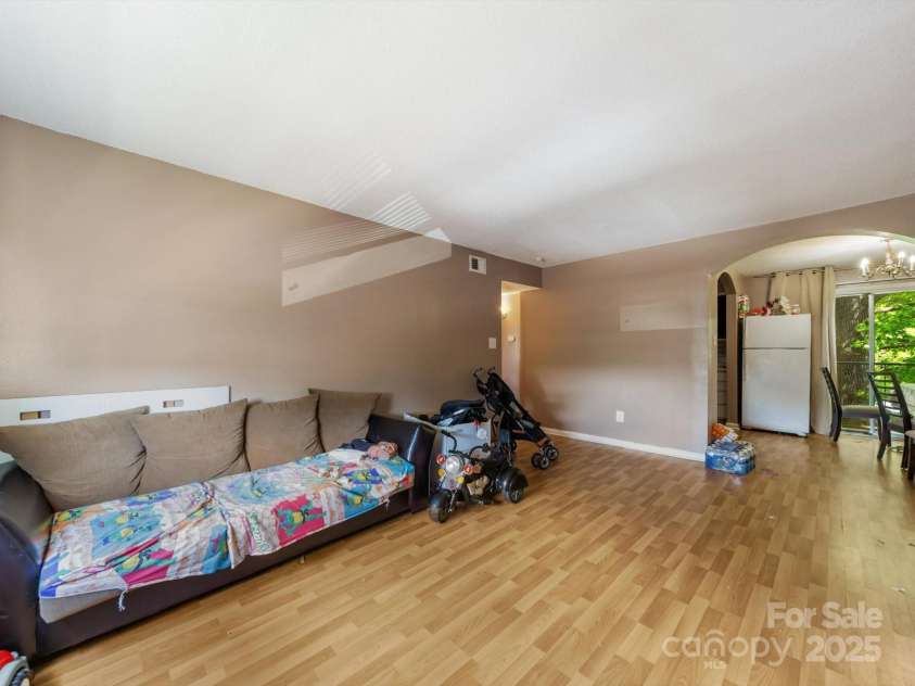 7977 Shady Oak Trail, Charlotte, NC 28210.  MLS# CAR4258897, YatesRealty ID 14077. 