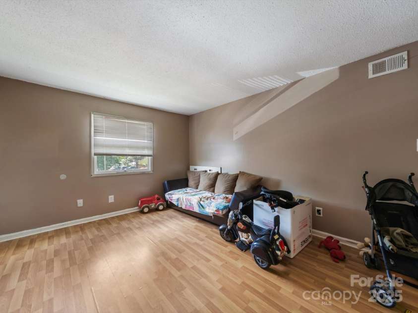 7977 Shady Oak Trail, Charlotte, NC 28210.  MLS# CAR4258897, YatesRealty ID 14077. 