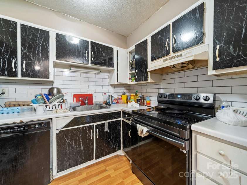 7977 Shady Oak Trail, Charlotte, NC 28210.  MLS# CAR4258897, YatesRealty ID 14077. 