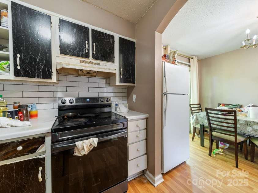 7977 Shady Oak Trail, Charlotte, NC 28210.  MLS# CAR4258897, YatesRealty ID 14077. 