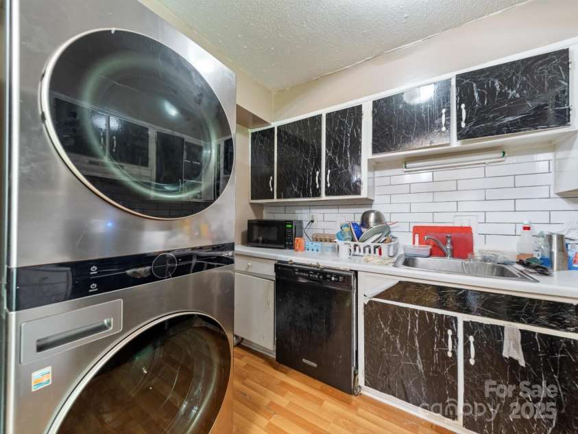 7977 Shady Oak Trail, Charlotte, NC 28210.  MLS# CAR4258897, YatesRealty ID 14077. 