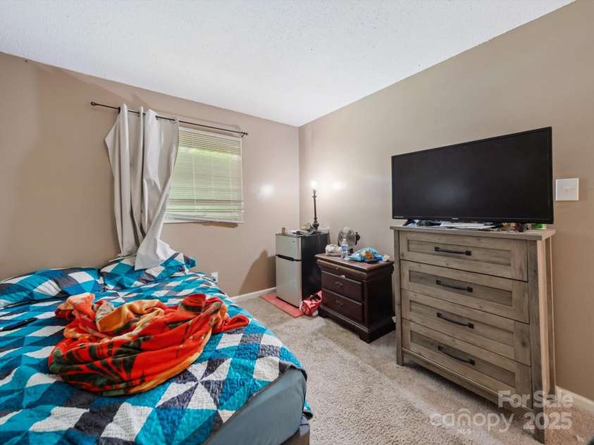 7977 Shady Oak Trail, Charlotte, NC 28210.  MLS# CAR4258897, YatesRealty ID 14077. 