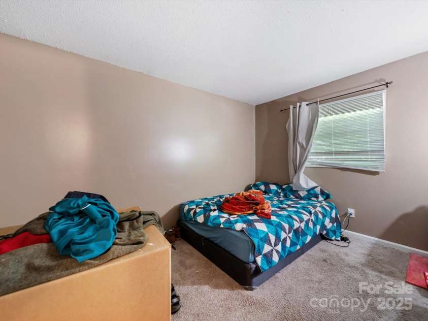 7977 Shady Oak Trail, Charlotte, NC 28210.  MLS# CAR4258897, YatesRealty ID 14077. 