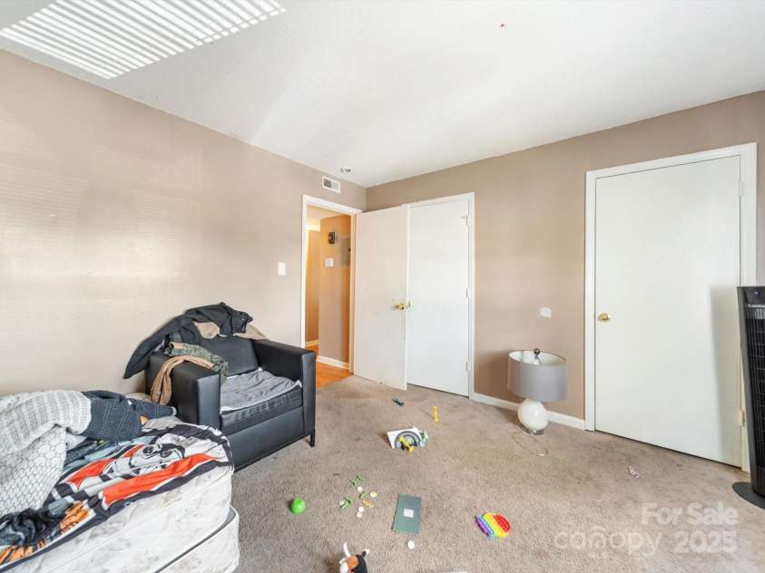 7977 Shady Oak Trail, Charlotte, NC 28210.  MLS# CAR4258897, YatesRealty ID 14077. 