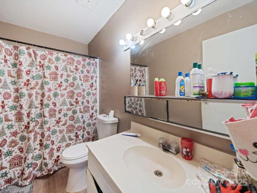 7977 Shady Oak Trail, Charlotte, NC 28210.  MLS# CAR4258897, YatesRealty ID 14077. 