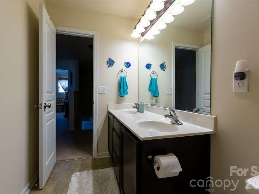 19449 Smith Circle, Cornelius, NC 28031.  MLS# CAR4347470, YatesRealty ID 14079. 