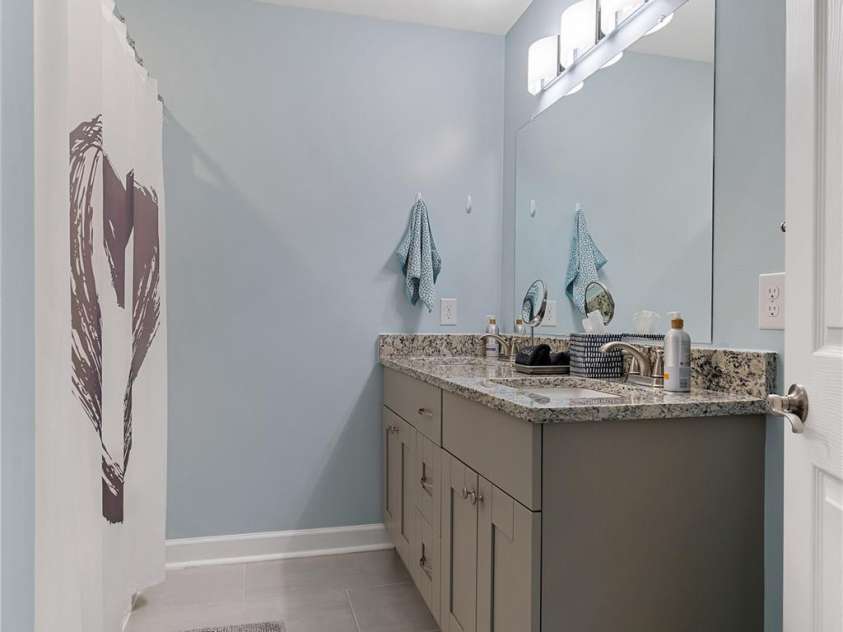 2510 Sherrill Street, Charlotte, NC 28208.  MLS# CAR4294165, YatesRealty ID 1408. Primary en-suite bathroom