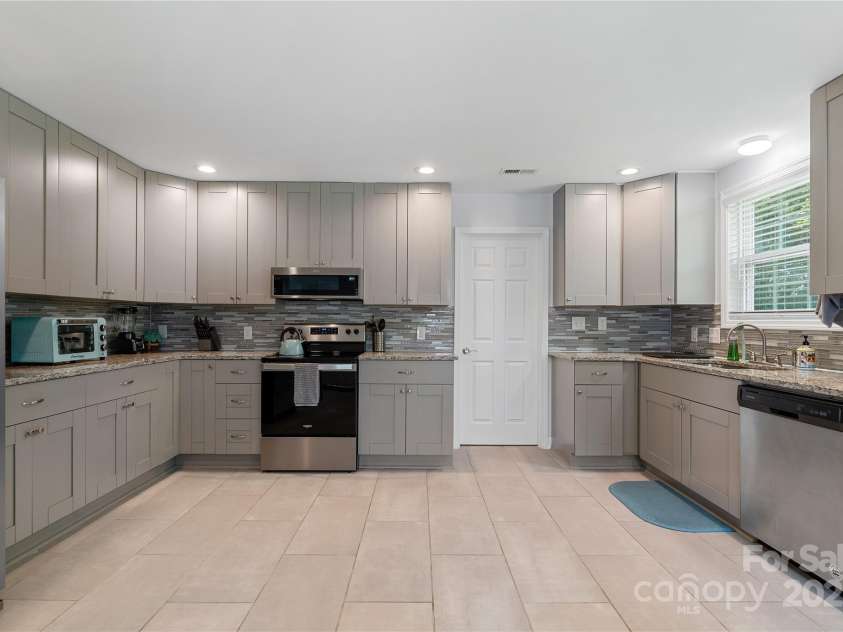 2510 Sherrill Street, Charlotte, NC 28208.  MLS# CAR4294165, YatesRealty ID 1408. Spacious kitchen with lots of cabinet space