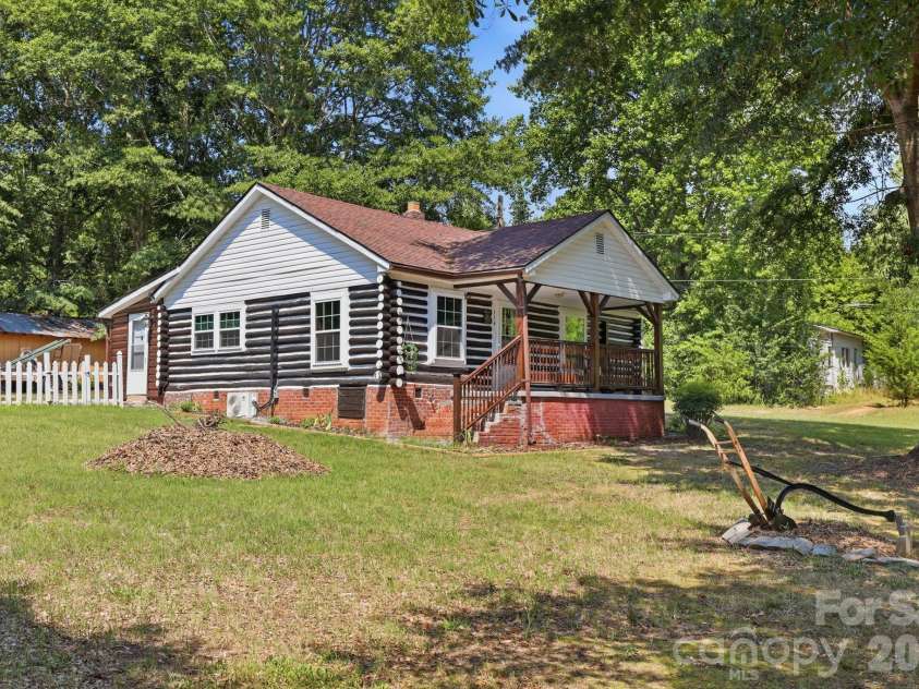 114 Beacon Hill, Ellenboro, NC 28040.  MLS# CAR4402028, YatesRealty ID 14080. 