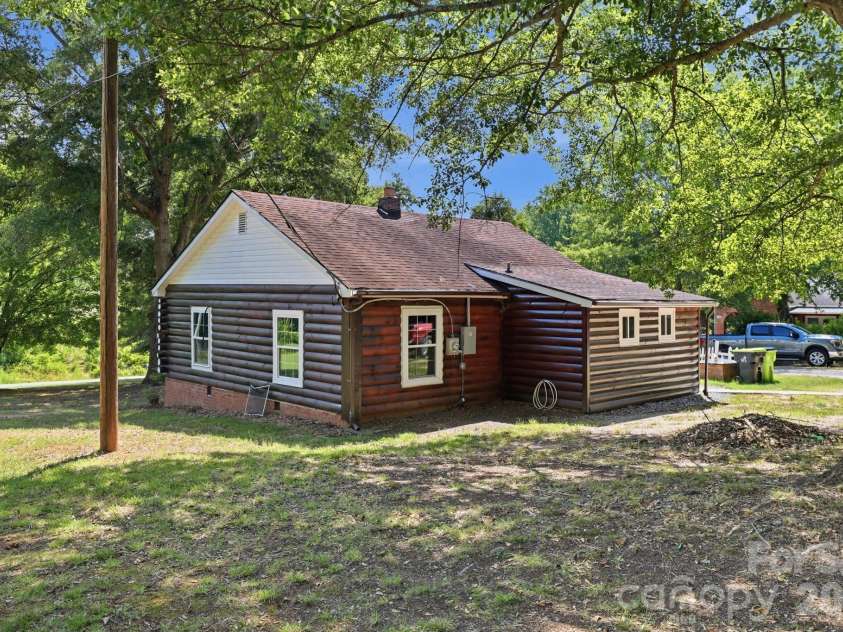 114 Beacon Hill, Ellenboro, NC 28040.  MLS# CAR4402028, YatesRealty ID 14080. 