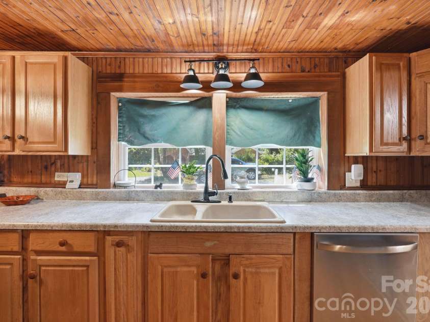 114 Beacon Hill, Ellenboro, NC 28040.  MLS# CAR4402028, YatesRealty ID 14080. 