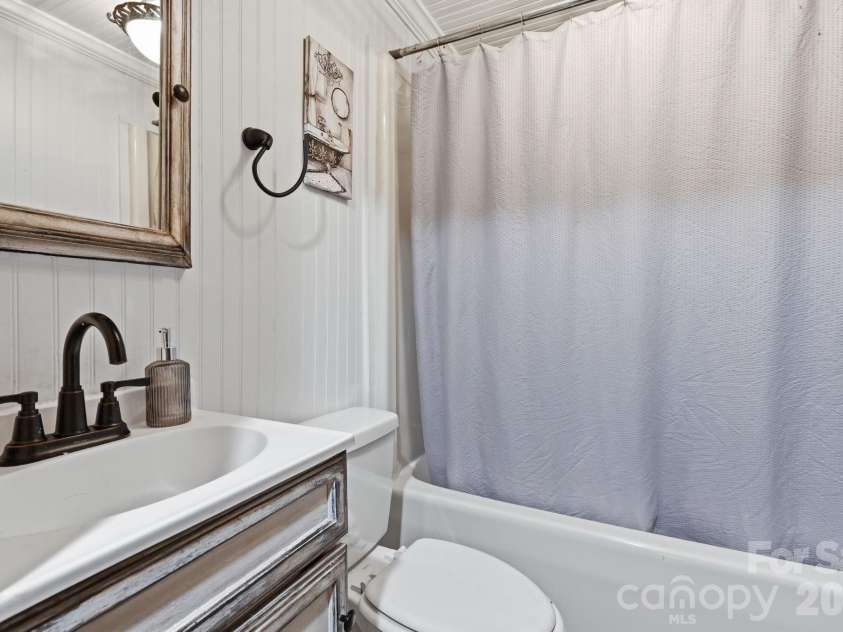 114 Beacon Hill, Ellenboro, NC 28040.  MLS# CAR4402028, YatesRealty ID 14080. 