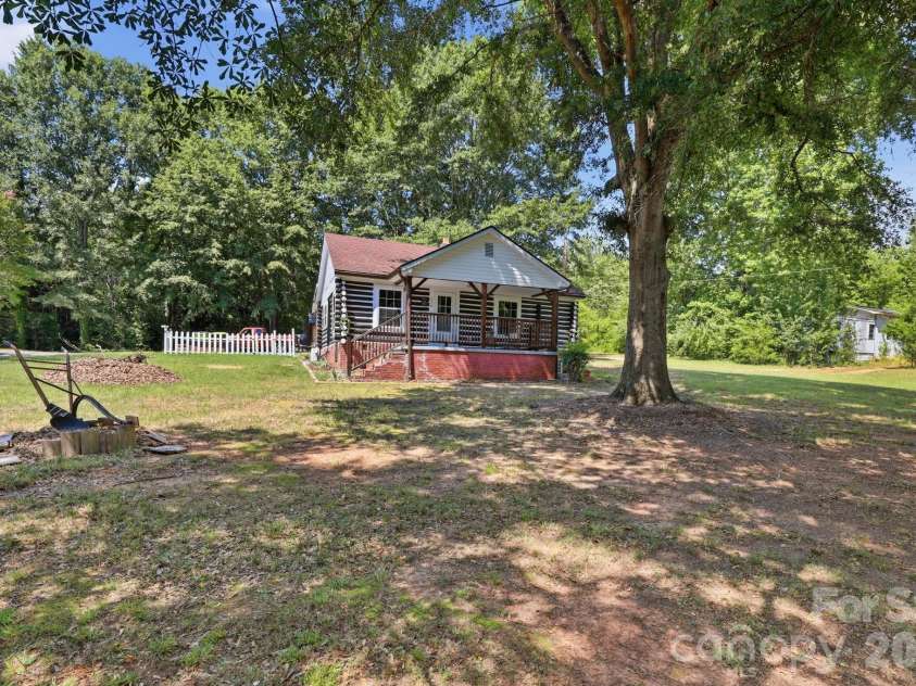 114 Beacon Hill, Ellenboro, NC 28040.  MLS# CAR4402028, YatesRealty ID 14080. 