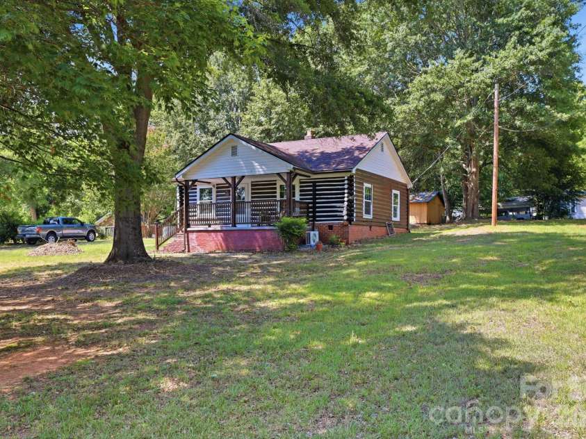 114 Beacon Hill, Ellenboro, NC 28040.  MLS# CAR4402028, YatesRealty ID 14080. 