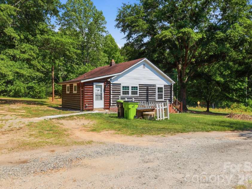 114 Beacon Hill, Ellenboro, NC 28040.  MLS# CAR4402028, YatesRealty ID 14080. 