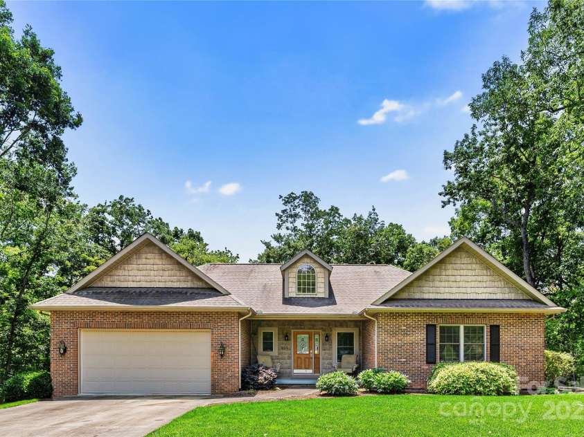 460 Dublin Lane, Columbus, NC 28722.  MLS# CAR4258747, YatesRealty ID 14080. 