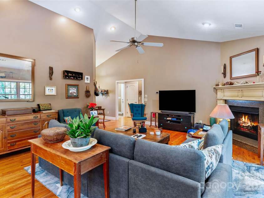 460 Dublin Lane, Columbus, NC 28722.  MLS# CAR4258747, YatesRealty ID 14080. 