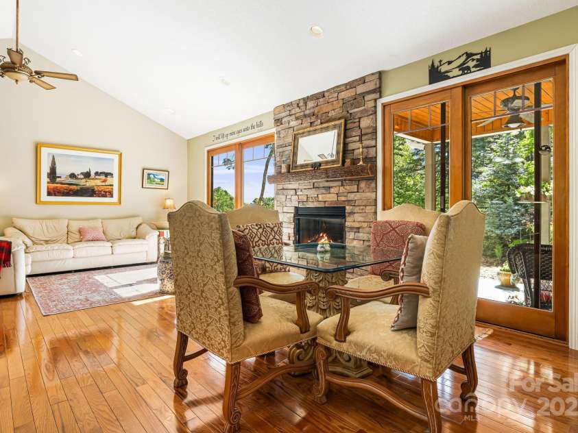 411 Alta Circle, Hendersonville, NC 28739.  MLS# CAR4250586, YatesRealty ID 14083. 