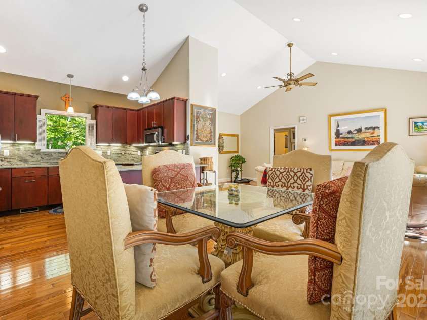 411 Alta Circle, Hendersonville, NC 28739.  MLS# CAR4250586, YatesRealty ID 14083. 