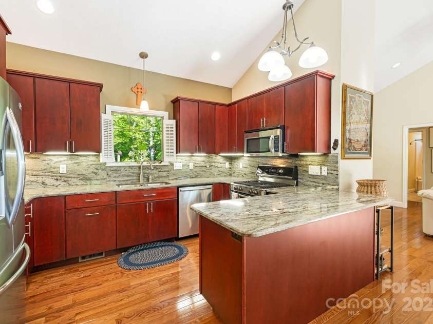 411 Alta Circle, Hendersonville, NC 28739.  MLS# CAR4250586, YatesRealty ID 14083. 