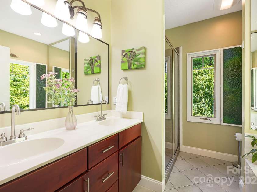 411 Alta Circle, Hendersonville, NC 28739.  MLS# CAR4250586, YatesRealty ID 14083. 