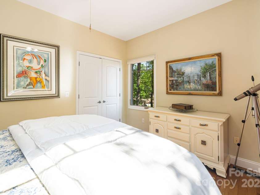 411 Alta Circle, Hendersonville, NC 28739.  MLS# CAR4250586, YatesRealty ID 14083. 