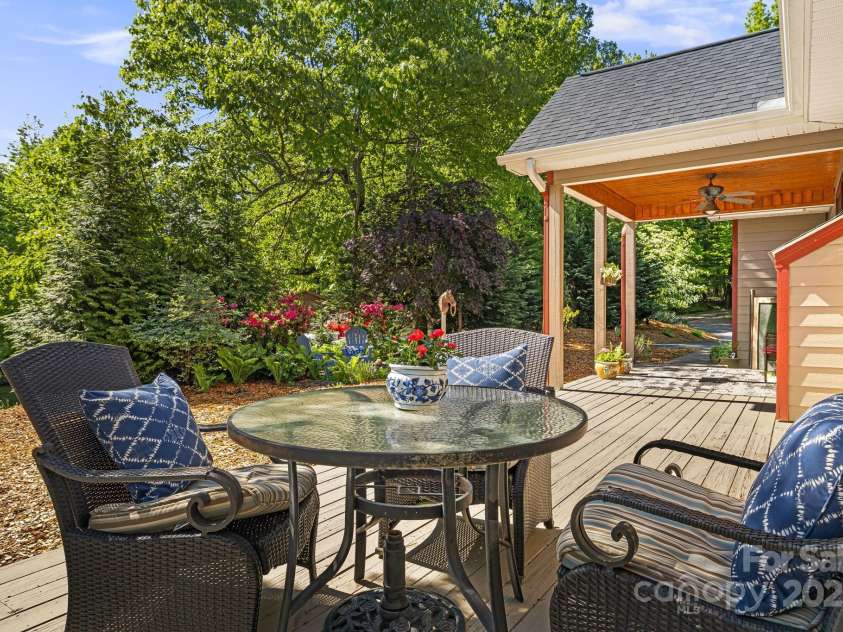 411 Alta Circle, Hendersonville, NC 28739.  MLS# CAR4250586, YatesRealty ID 14083. 