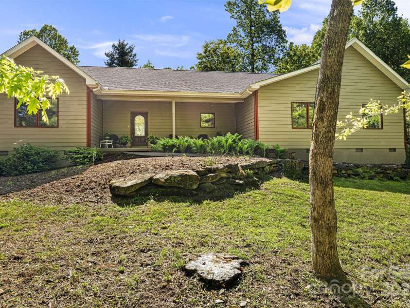 411 Alta Circle, Hendersonville, NC 28739.  MLS# CAR4250586, YatesRealty ID 14083. 