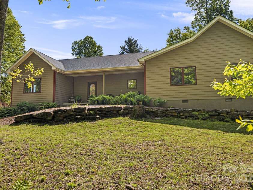 411 Alta Circle, Hendersonville, NC 28739.  MLS# CAR4250586, YatesRealty ID 14083. 