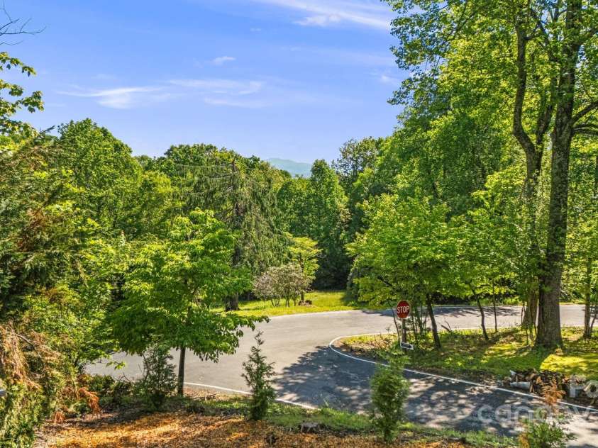 411 Alta Circle, Hendersonville, NC 28739.  MLS# CAR4250586, YatesRealty ID 14083. 
