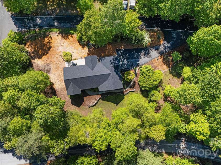 411 Alta Circle, Hendersonville, NC 28739.  MLS# CAR4250586, YatesRealty ID 14083. 