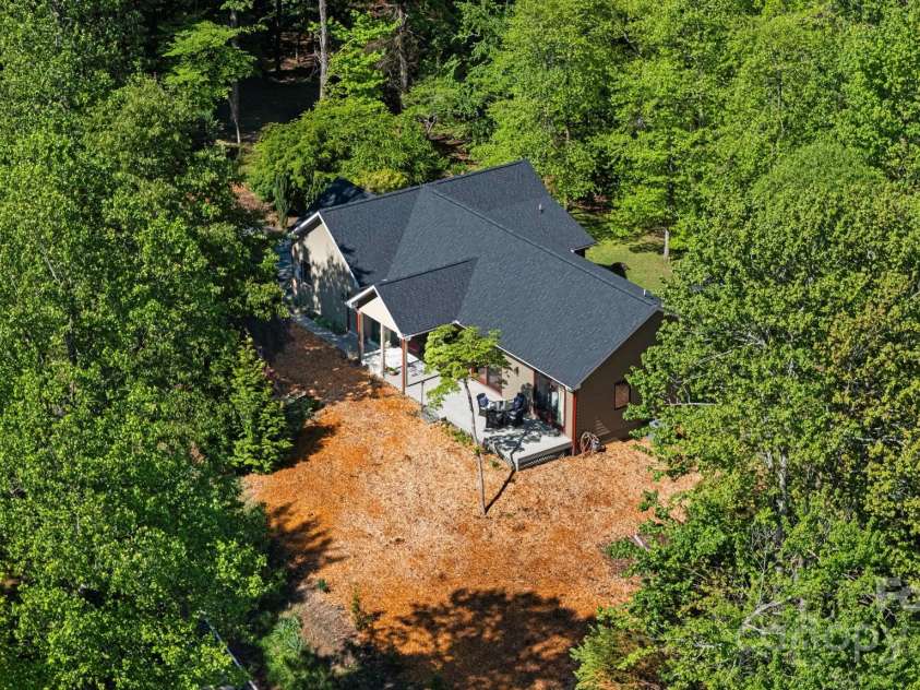 411 Alta Circle, Hendersonville, NC 28739.  MLS# CAR4250586, YatesRealty ID 14083. 