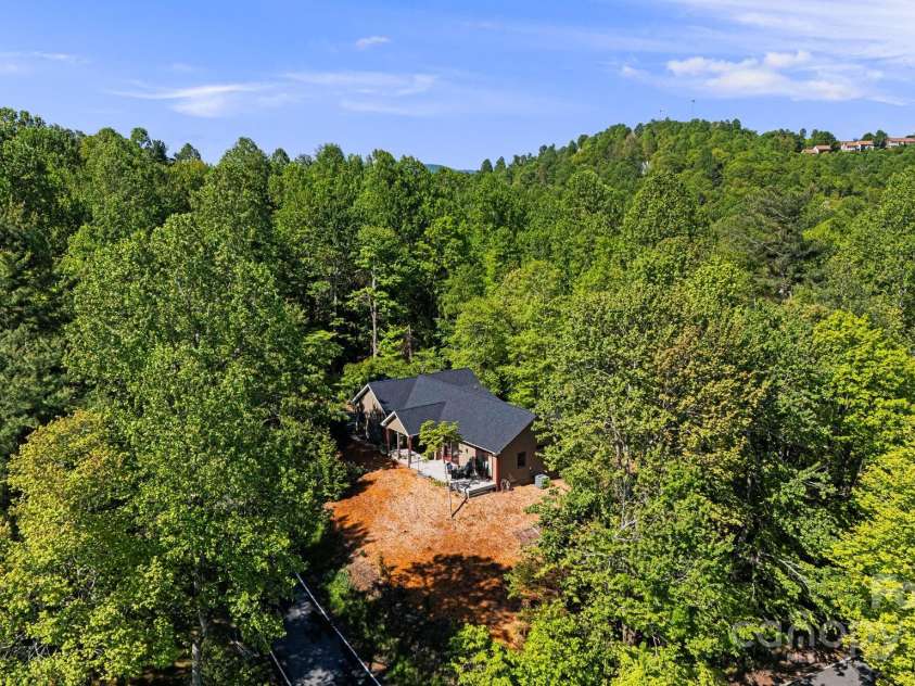 411 Alta Circle, Hendersonville, NC 28739.  MLS# CAR4250586, YatesRealty ID 14083. 