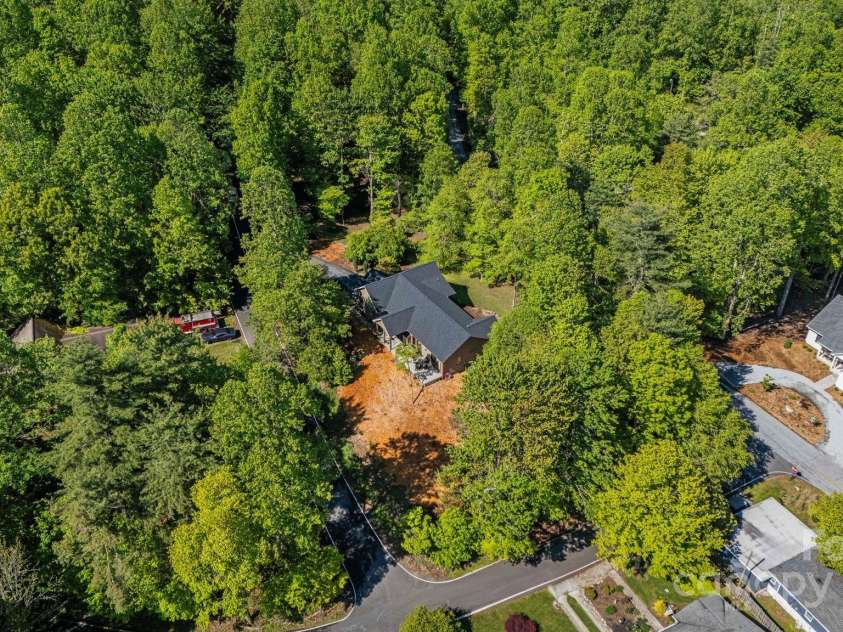411 Alta Circle, Hendersonville, NC 28739.  MLS# CAR4250586, YatesRealty ID 14083. 