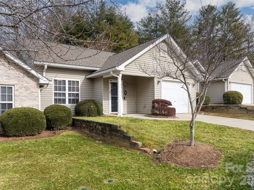 92 Wiltshire Circle, Fletcher, NC 28732.  MLS# CAR4342641, YatesRealty ID 14083. 