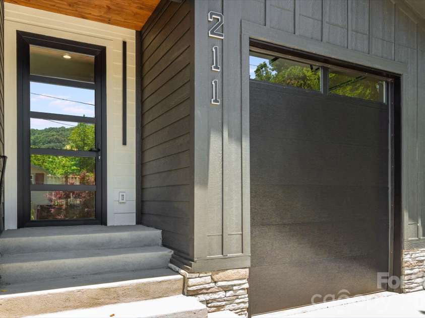 211 Ruby Avenue, Black Mountain, NC 28711.  MLS# CAR4400341, YatesRealty ID 14084. 