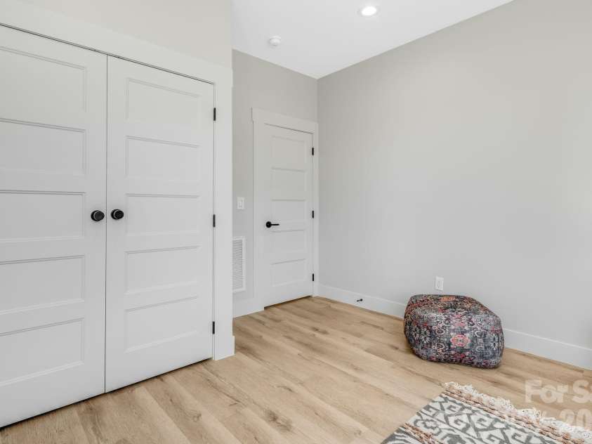 211 Ruby Avenue, Black Mountain, NC 28711.  MLS# CAR4400341, YatesRealty ID 14084. 