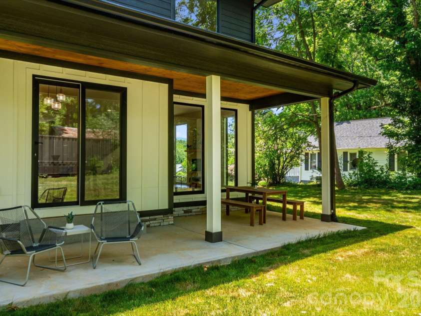 211 Ruby Avenue, Black Mountain, NC 28711.  MLS# CAR4400341, YatesRealty ID 14084. 