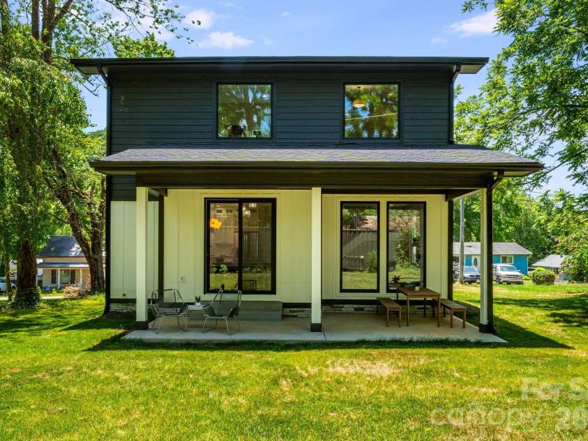 211 Ruby Avenue, Black Mountain, NC 28711.  MLS# CAR4400341, YatesRealty ID 14084. 