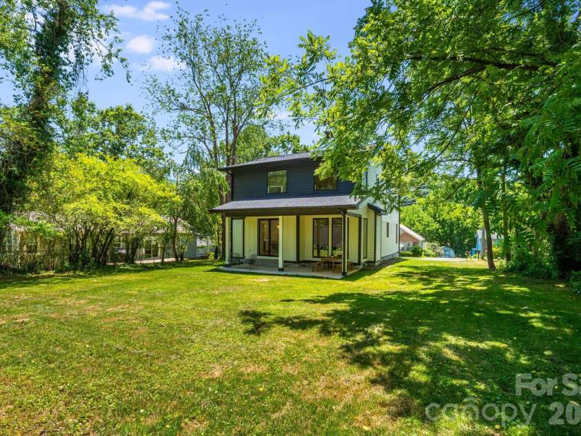 211 Ruby Avenue, Black Mountain, NC 28711.  MLS# CAR4400341, YatesRealty ID 14084. 