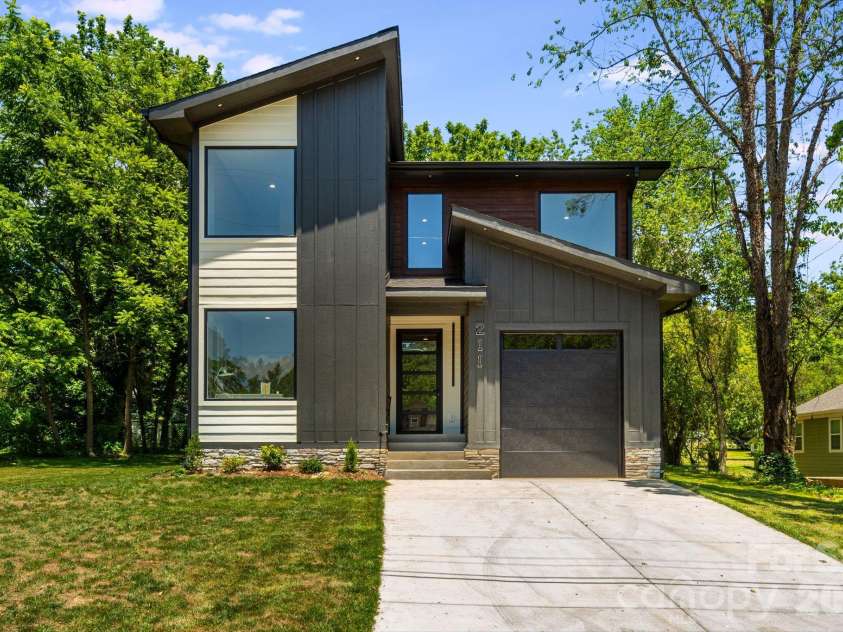 211 Ruby Avenue, Black Mountain, NC 28711.  MLS# CAR4400341, YatesRealty ID 14084. Welcome!