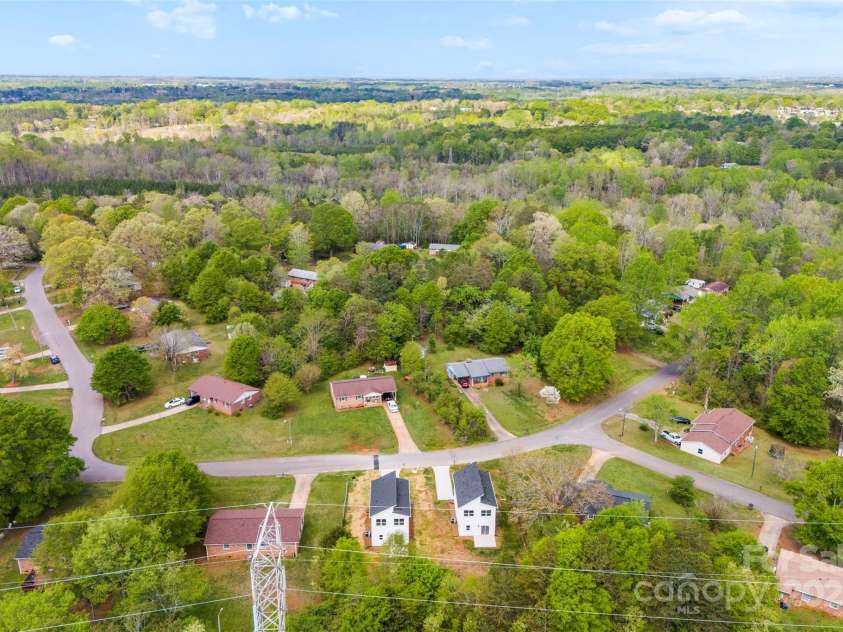 2043 Greenoak Drive, Shelby, NC 28152.  MLS# CAR4245629, YatesRealty ID 14087. 