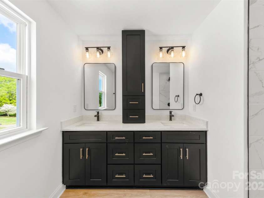 2043 Greenoak Drive, Shelby, NC 28152.  MLS# CAR4245629, YatesRealty ID 14087. 