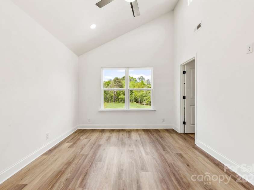 2043 Greenoak Drive, Shelby, NC 28152.  MLS# CAR4245629, YatesRealty ID 14087. 