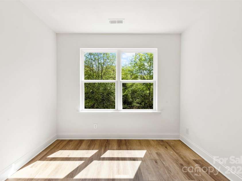 2043 Greenoak Drive, Shelby, NC 28152.  MLS# CAR4245629, YatesRealty ID 14087. 