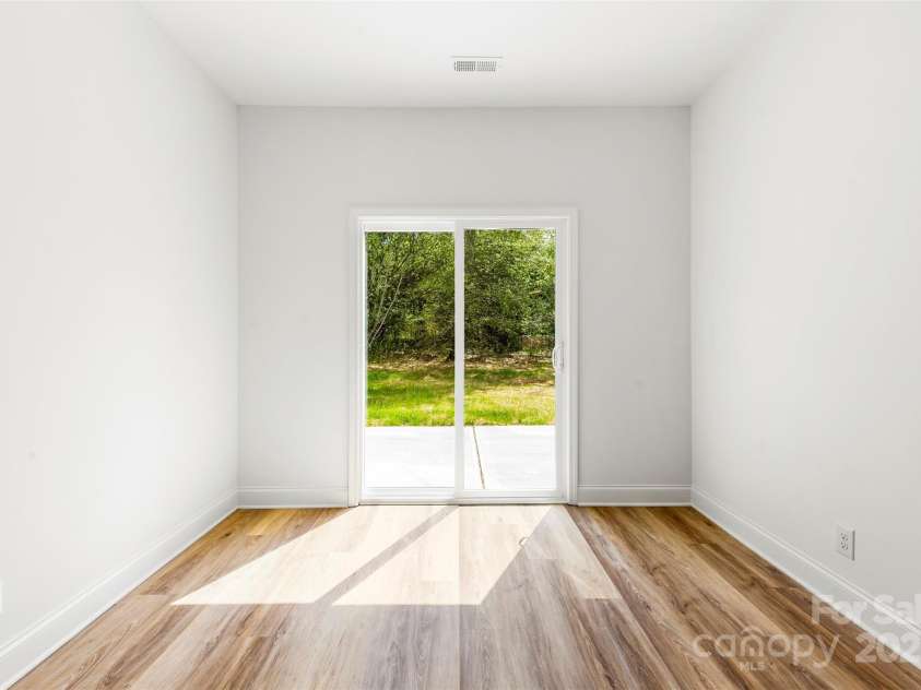 2043 Greenoak Drive, Shelby, NC 28152.  MLS# CAR4245629, YatesRealty ID 14087. 