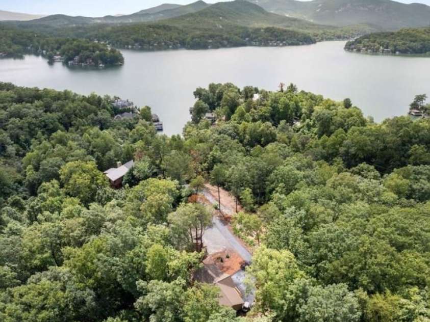 131 Pier Point Drive, Lake Lure, NC 28746.  MLS# CAR4371285, YatesRealty ID 14088. 